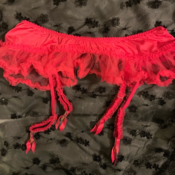 Victoria’s Secret flirty garter belt FINAL - Picture 5 of 5